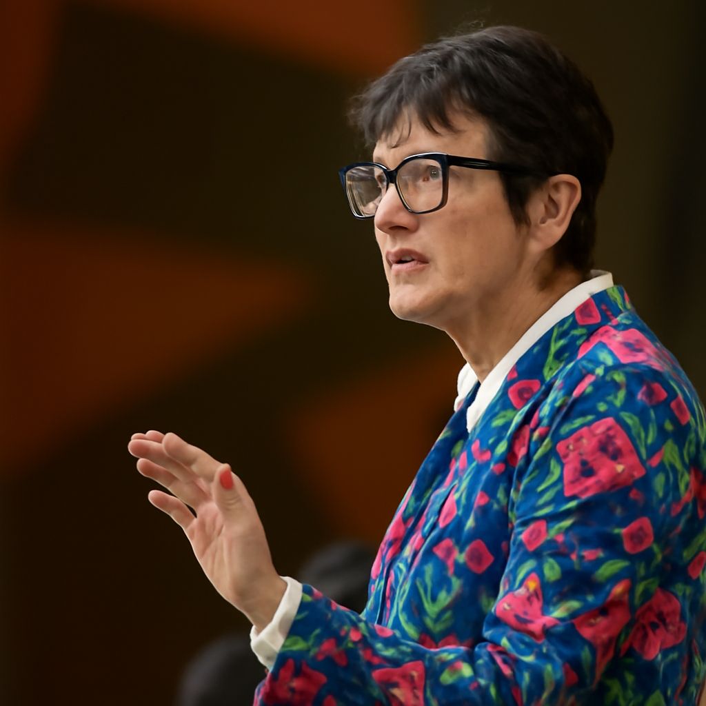 Understanding the Role of a Keynote Speaker